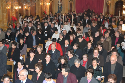 DSC_0024 Congregation in nave