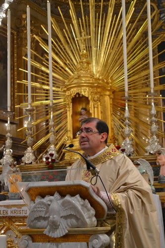 DSC_0126 Mgr Carmelo Refalo, Archpriest, delivers the Sermon