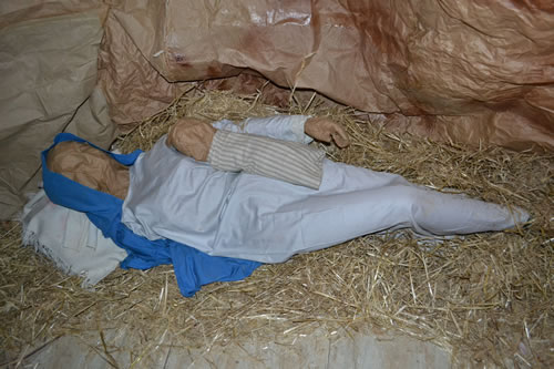 DSC_0025 Life size crib from paper