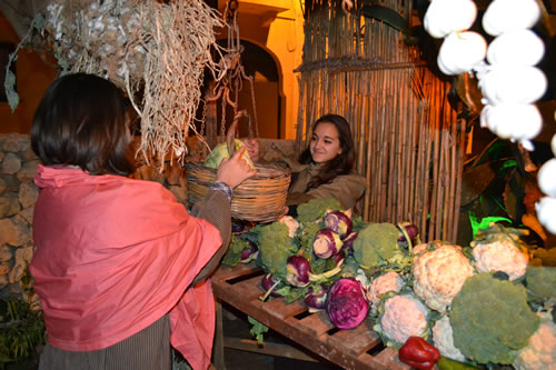 01 Vegetable and fruit vendor