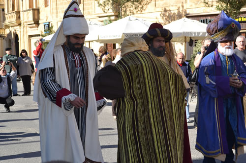 056 Page hands the frankincense to Melchior