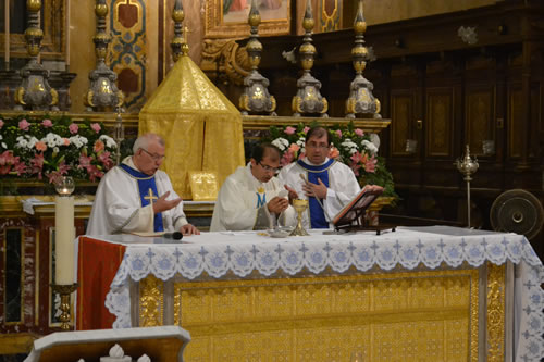 DSC_0042 Consecration of the Bread