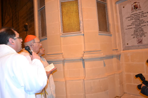 DSC_0456 Sprinkling Holy Water on Plaque of the occasion