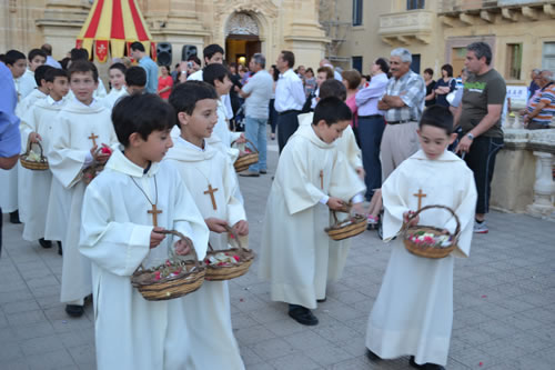 DSC_0274 Children accompanying the procession