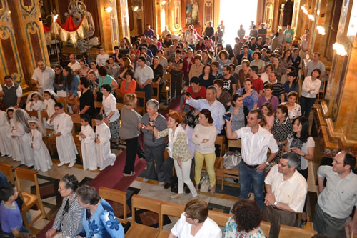 66 Meeting children who recently received their First Holy Communion