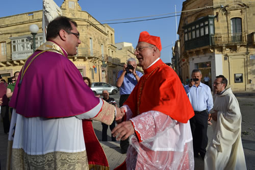 19 Archpriest Mgr Carmelo Refalo welcomes H.E. Cardinal Prospero Grech