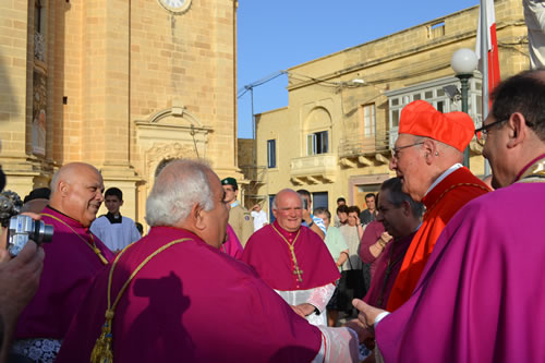 22 The Rev Chapter introduced to the Cardinal