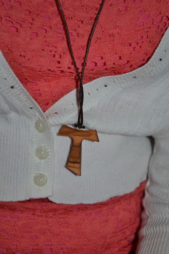 049a The Crucifix worn by a candidate of Confirmation