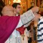 059 Candidate of Confirmation receives the Crucifix