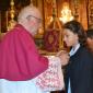 040 Candidate of Confirmation receives the Crucifix