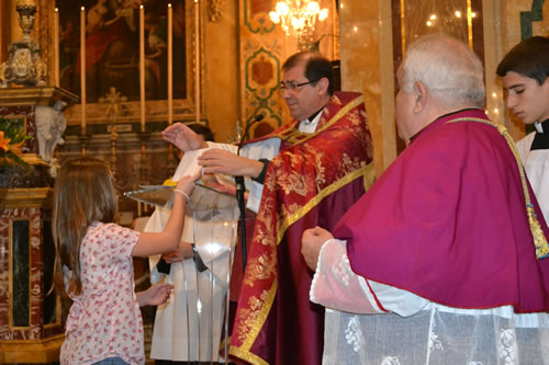 029 Candidate of Confirmation receives the Crucifix