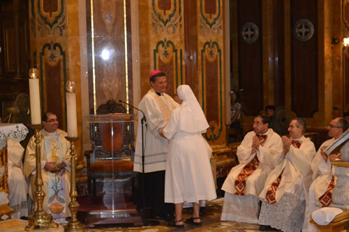 DSC_0169 Greeting Bishop Mgr Mario Grech