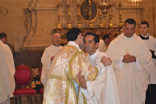 DSC_0120 Fr Anthony Bajada embraces Deacon Daniel