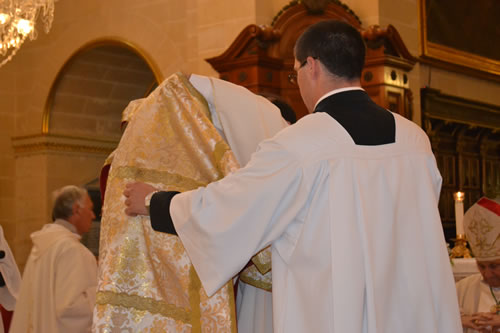 DSC_0092 Helping Daniel put on the chasuble