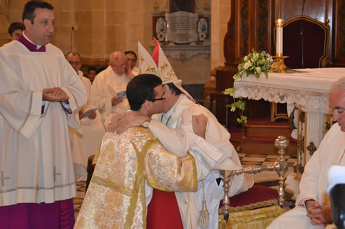 DSC_0105 Bishop and Deacon Daniel embrace