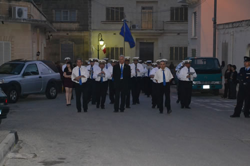 DSC_0025 Band arrives near Band Club