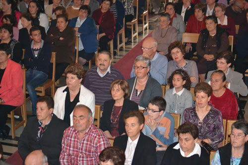 DSC_0238 Congregation in Basilica