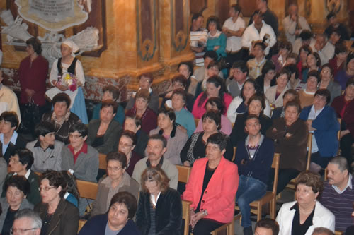 DSC_0239 Congregation in Basilica