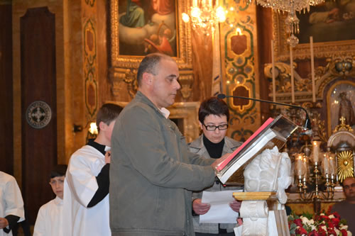 DSC_0068 Reading the vows on behalf of the parents