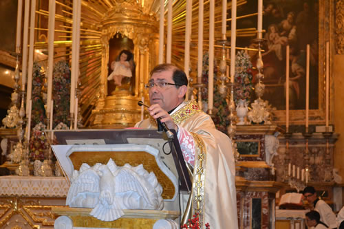 DSC_0062 Archpriest delivering the Homily