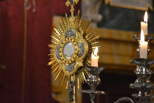 58 The Holy Eucharist exposed on the altar