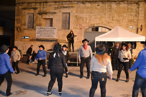 151 Line Dancers