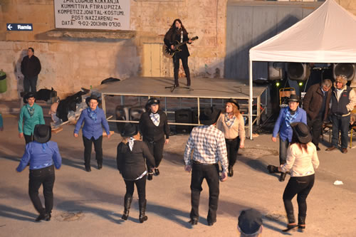 144 Line Dancers