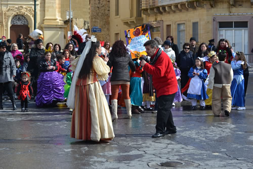 DSC_0136 Francesca and Renato greet each other