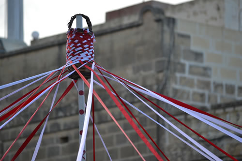 DSC_0645 Rewinding the ribbons off the baske