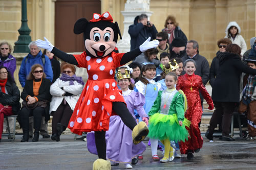 72 Minnie leads the young revellers