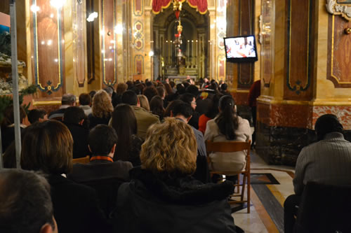 DSC_0132 Congregation packing the left hand side aisle