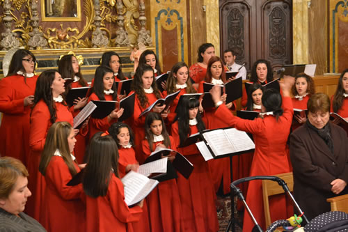 DSC_0101 Choir chanting the Gloria