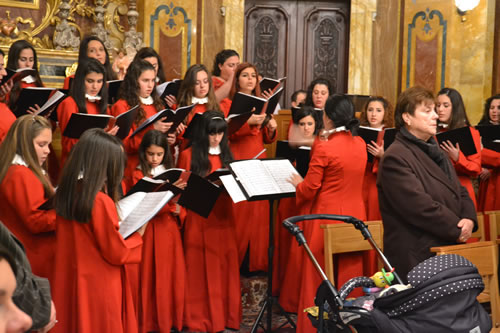 DSC_0100 Choir chanting the Gloria