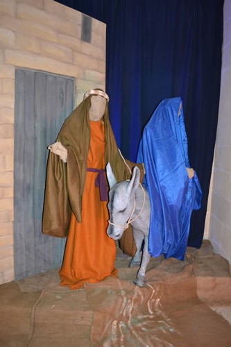 04 Mary and Joseph seek lodging