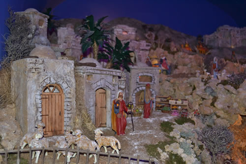 DSC_0030 Large Crib by Charlon Said