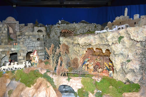 DSC_0146 Large Crib By John Attard