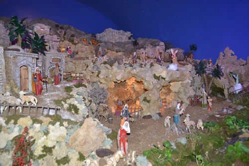 DSC_0031 Large Crib by Charlon Said