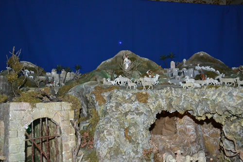 DSC_0142 Large Crib By John Attard