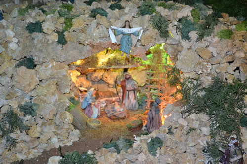 DSC_0152 Large Crib by Elvin Borg