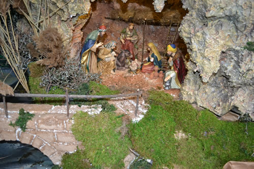 DSC_0145 Large Crib By John Attard