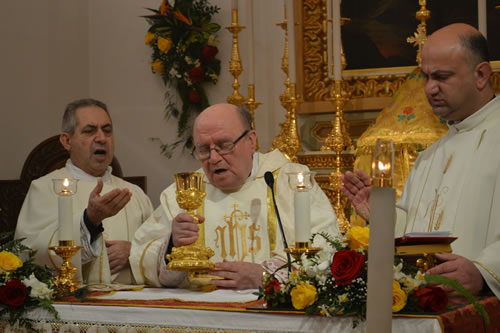 DSC_0104 Consecrating the wine