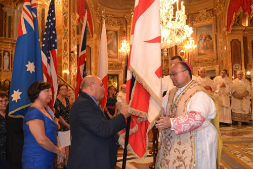 DSC_0288 Bishop embraces Canadian Flag