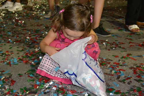 DSC_1043 Counting the confetti