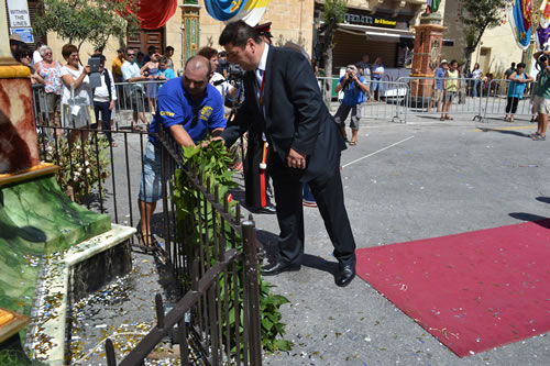 DSC_0549 Wreath laying - Xaghra Mayor