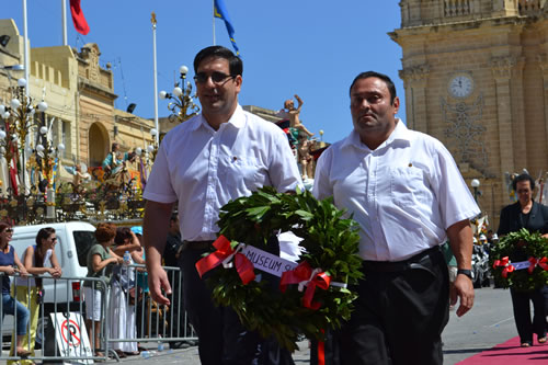 DSC_0576 Wreath laying - MUSEUM Boys