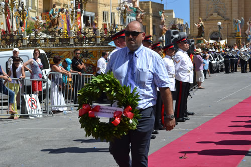 DSC_0564 Wreath laying - Xaghra Historical Re-enactment Society