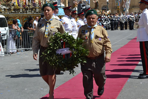 DSC_0566 Wreath laying - Xaghra Scout Group