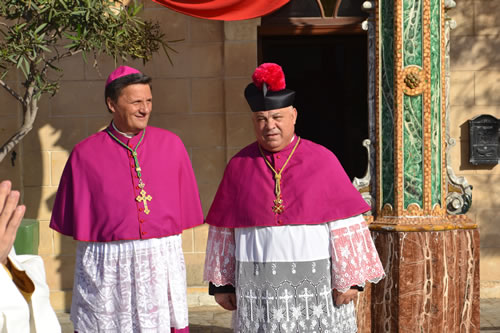 DSC_0081 Bishop Grech leaves the Parish Offices