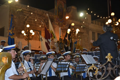 DSC_0309 Leone Band salutes the Bambina with Ave Maria