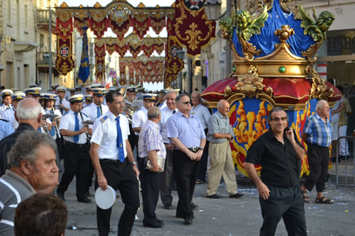 DSC_0047 Leone Band entering Victory Square